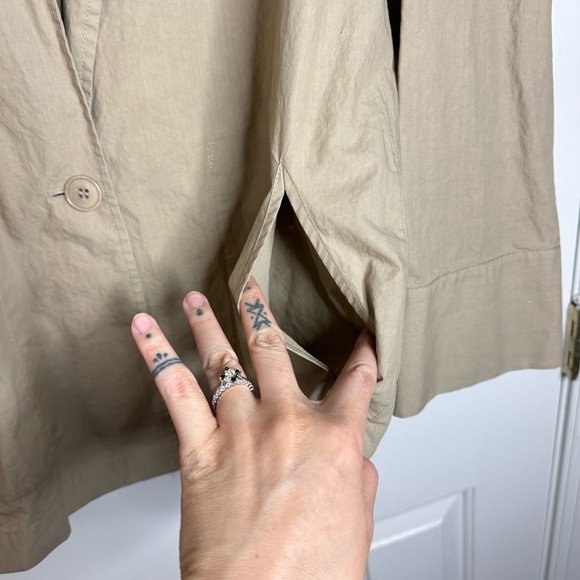 Lafayette 148 New York Buttoned Collared Blouse - Picture 3 of 9